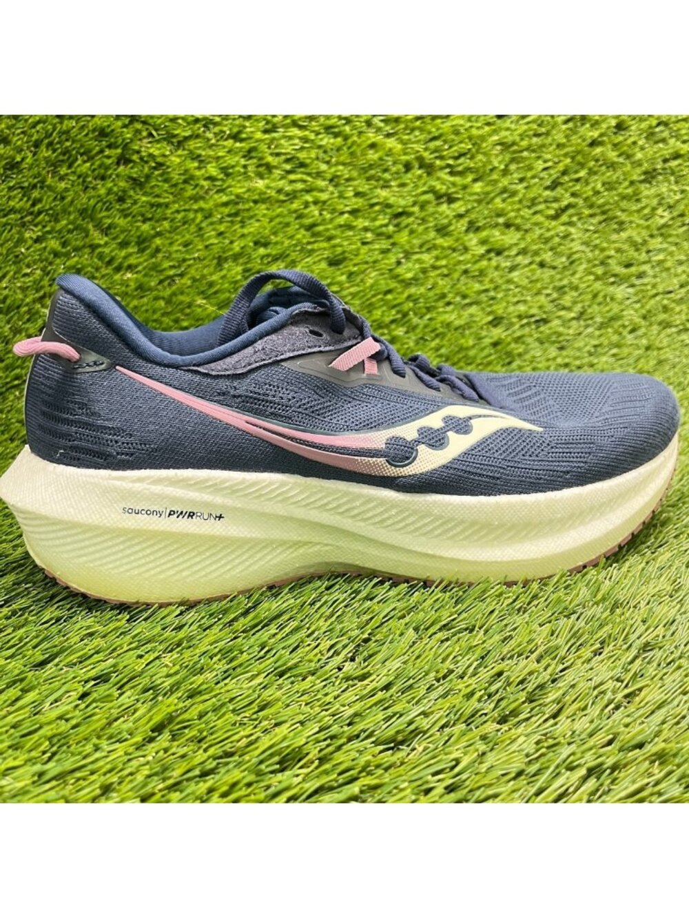 Saucony Triumph 21 Women Size 10 Blue Pink White Athletic Running Shoes Sneakers